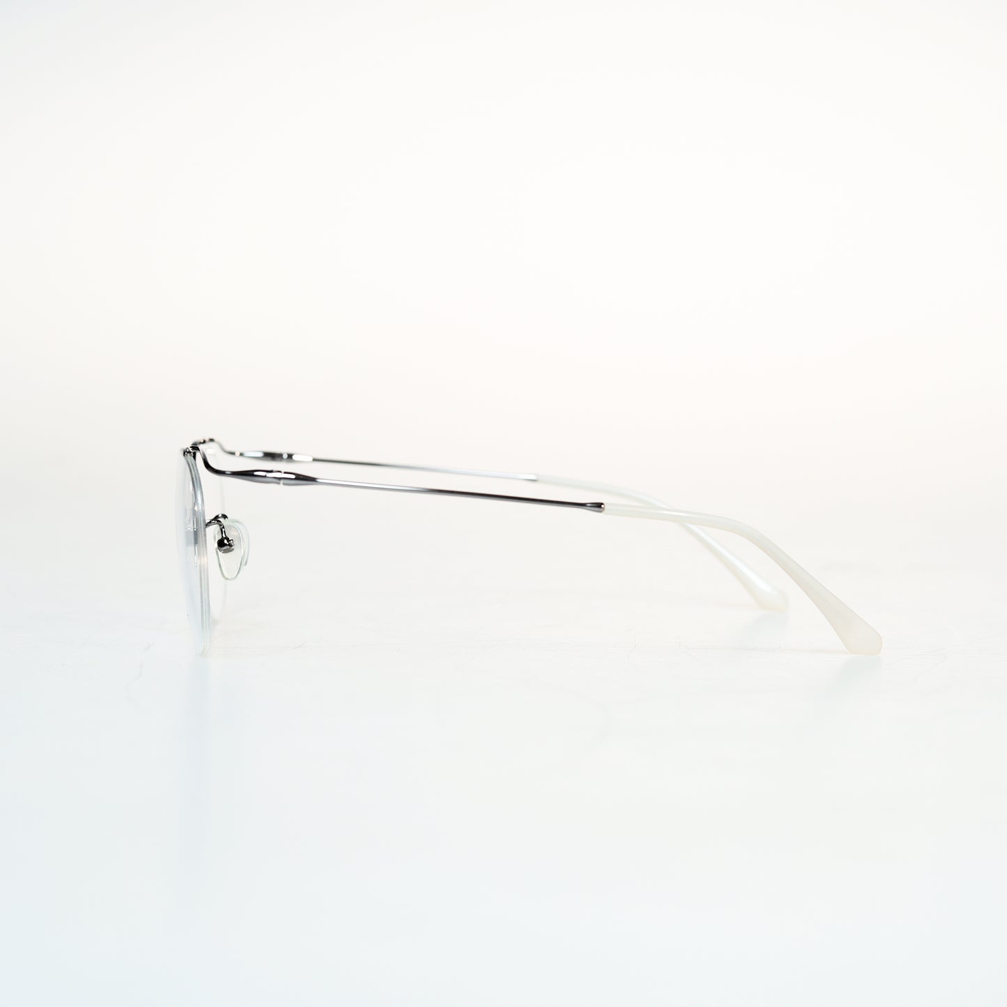 Simple Half Frame Oval Titanium Optical Frame | GMGeyewear Coquelicot2 GO83T6006