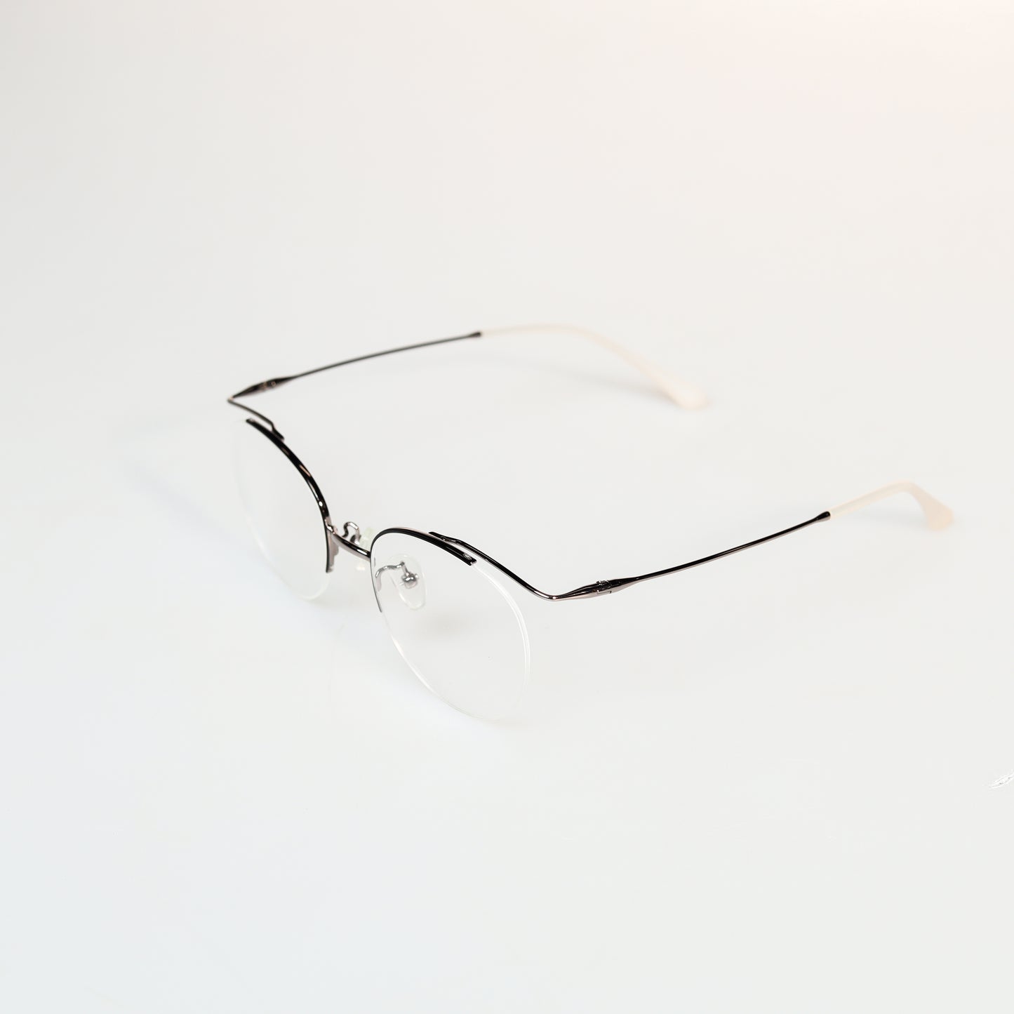 Simple Half Frame Oval Titanium Optical Frame | GMGeyewear Coquelicot2 GO83T6006